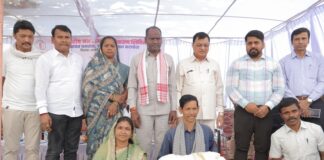 सुशासन तिहार के शिविर में मिला आइस बॉक्स और जाल, बढ़ेगा उत्पादन और आय