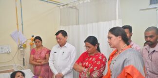 उद्योग मंत्री लखन लाल देवांगन ने सोनी परिवार के दिवंगत हुए सदस्यों को श्रद्धांजलि अर्पित करते हुए शोकाकुल परिजनों से की मुलाकात