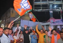 कोरबा में भाजपा की जीत पर जश्न, उद्योग मंत्री लखन लाल देवांगन ने कार्यकर्ताओं संग बांटी झालमुड़ी-मिठाई