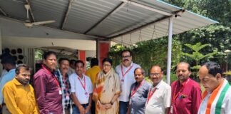 बिजली कर्मचारियों की आवाज पहुंची महंत दंपत्ति तक