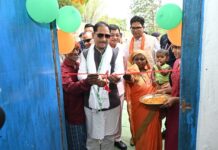 मुख्यमंत्री श्री विष्णु देव साय पहुंचे हितग्राही धरम सिंह के घर, नवनिर्मित्त आवास में कराया गृह प्रवेश