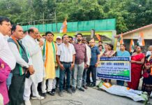 कोरबा में महंगाई के खिलाफ कांग्रेस का हल्लाबोल: जयसिंह अग्रवाल बोले- रसोई गैस से टूटा गृहणियों का बजट, निकाली ‘महंगाई की शवयात्रा’