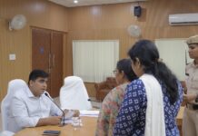 जनदर्शन में कलेक्टर ने सुनी आमजनों की समस्याएं, त्वरित निराकरण के दिए निर्देश
