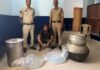 ‘ऑपरेशन आघात’ के तहत चक्रधरनगर पुलिस का छापा, 50 लीटर कच्ची महुआ शराब के साथ युवक गिरफ्तार