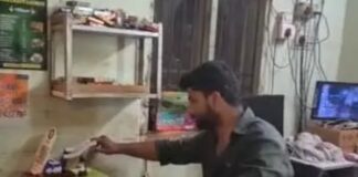 मालिक ने खुद कैमरे पर कबूला- MRP से 15-20 रुपये ज्यादा वसूलते हैं