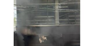 कपड़ों की दुकान में लगी आग, शॉर्ट सर्किट से मची अफरा-तफरी