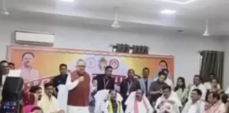 सामूहिक विवाह समारोह की अव्यवस्था पर भड़के डॉ. रमन सिंह, अधिकारियों को दी कड़ी नसीहत