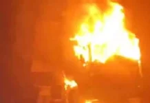चलती ट्रेलर में लगी भीषण आग, चालक की सतर्कता से टला बड़ा हादसा