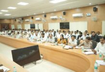 शिक्षा व्यवस्था को अधिक सुदृढ़ एवं गुणवत्तापूर्ण बनाने कलेक्टर ने ली शिक्षा विभाग की समीक्षा बैठक