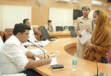 जनदर्शन में कलेक्टर ने सुनी आमजनों की समस्याएं, त्वरित निराकरण के दिए निर्देश
