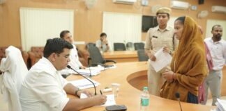 जनदर्शन में कलेक्टर ने सुनी आमजनों की समस्याएं, त्वरित निराकरण के दिए निर्देश
