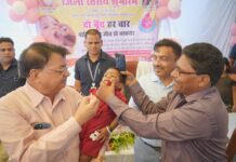 बच्चों को पोलियो की दो बूंद पिलाकर मंत्री लखनलाल देवांगन ने किया राष्ट्रीय पल्स पोलियो अभियान का शुभारंभ