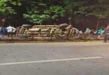 नशे में धुत चालक की लापरवाही, सेंट्रल एवेन्यू पर पलटी कार