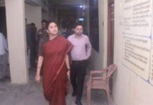 तहसील कार्यालय पहुंचीं कलेक्टर, व्यवस्थाओं का लिया जायजा, बीज उत्सव में किया पौधरोपण