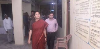 तहसील कार्यालय पहुंचीं कलेक्टर, व्यवस्थाओं का लिया जायजा, बीज उत्सव में किया पौधरोपण