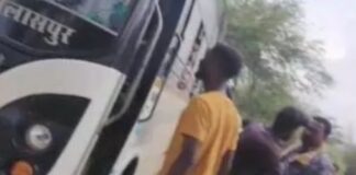 चलती बस रोककर चालक से बदसलूकी, बेल्ट दिखाकर दी धमकी; वीडियो वायरल होने से मचा हड़कंप