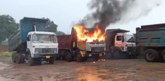 आकाशीय बिजली का कहर, ट्रक में लगी भीषण आग; दमकल की तत्परता से टला बड़ा हादसा