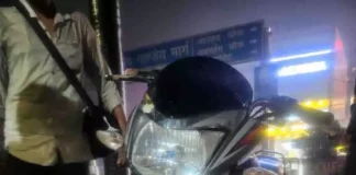 बारिश के बीच तेज रफ्तार कार का आतंक, बाइक को टक्कर मार चालक मौके से फरार
