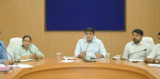 कलेक्टर ने ली समय-सीमा बैठक, विभागीय योजनाओं व लंबित प्रकरणों की हुई विस्तृत समीक्षा