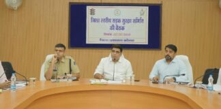 सड़क दुर्घटनाओं पर प्रभावी नियंत्रण व सुरक्षित यातायात के लिए कलेक्टर व एसपी ने ली सड़क सुरक्षा समिति की समीक्षा बैठक