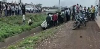 रायपुर–बिलासपुर हाईवे पर बड़ा हादसा: तेज रफ्तार कार नाली में गिरी, चालक गंभीर घायल