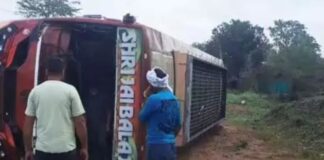 बड़ा सड़क हादसा: यात्रियों से भरी बस पलटी, 10 से ज्यादा घायल