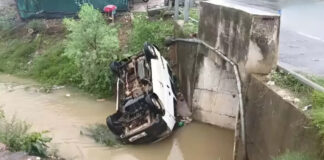 शादी से लौट रहे परिवार की कार नहर में गिरी, डायल-112 और ग्रामीणों ने बचाईं 8 जिंदगियां