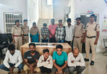 जुआ फड़ पर पुलिस की दबिश, 10 आरोपी गिरफ्तार; नकदी और मोबाइल जब्त
