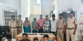 जुआ फड़ पर पुलिस की दबिश, 10 आरोपी गिरफ्तार; नकदी और मोबाइल जब्त