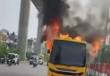 चलती स्कूल बस में लगी भीषण आग, चालक की सतर्कता से टला बड़ा हादसा
