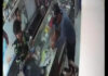 मोबाइल दुकान में ग्राहक बनकर आया चोर, 23 हजार का फोन लेकर हुआ फरार; CCTV में कैद वारदात