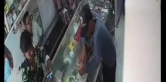 मोबाइल दुकान में ग्राहक बनकर आया चोर, 23 हजार का फोन लेकर हुआ फरार; CCTV में कैद वारदात