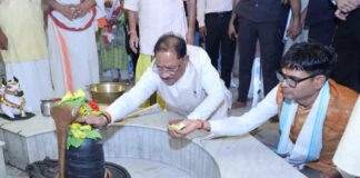 रायगढ़ दौरे पर मुख्यमंत्री साय ने मनकामेश्वर महादेव के किए दर्शन, प्रदेश की खुशहाली की मांगी कामना
