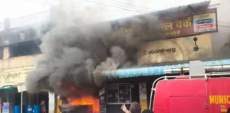 गोल बाजार में भीषण आग, किराया भंडार धधका; दमकल ने संभाला मोर्चा