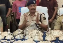 कर्ज उतारने के लिए मंदिरों में चोरी, नाबालिग समेत चार आरोपी पुलिस की गिरफ्त में