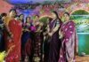 कुसमुंडा आदर्श नगर में महिलाओं ने धूमधाम से मनाया सावन महोत्सव, पालिका अध्यक्ष श्रीमती सोनी विकास झा हुईं शामिल।