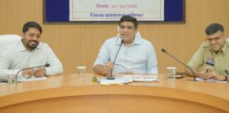 सुरक्षित एवं व्यवस्थित यातायात व्यवस्था सुनिश्चित करने कलेक्टर व एसपी ने ली सड़क सुरक्षा समिति की बैठक