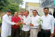 आयुर्वेद शिरोमणि परम पूज्य आचार्य बालकृष्ण जी के जन्मदिवस पर औषधीय पौधों का किया गया वितरण