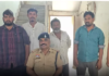 तिरपाल के नीचे चल रहा था लाखों का जुए का खेल, किसानों के भेष में पहुंची पुलिस ने चारों तरफ से घेरा; 4 गिरफ्तार