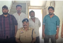 तिरपाल के नीचे चल रहा था लाखों का जुए का खेल, किसानों के भेष में पहुंची पुलिस ने चारों तरफ से घेरा; 4 गिरफ्तार