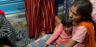 कोरबा में तेज रफ्तार कार ने ई-रिक्शा को मारी टक्कर, कई घायल; हादसे के बाद लाठी-डंडे लेकर पहुंचे युवक