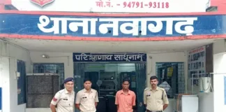 नवागढ़ में अवैध महुआ शराब पर पुलिस की कार्रवाई, 13 लीटर शराब जब्त