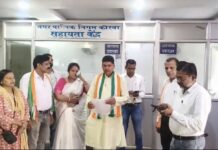 कोरबा निगम में कांग्रेस पार्षदों का रियलिटी चेक, कैमरा लेकर कार्यालय पहुंचे