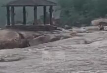 देवपहरी जलप्रपात में फंसे तीन युवकों को 15 घंटे बाद सुरक्षित निकाला, रातभर टापू पर बितानी पड़ी रात