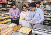 रक्षाबंधन से पहले मिठाइयों की जांच तेज, खाद्य विभाग ने लिए खोवा और रबड़ी के सैंपल