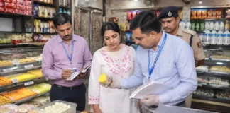 रक्षाबंधन से पहले मिठाइयों की जांच तेज, खाद्य विभाग ने लिए खोवा और रबड़ी के सैंपल