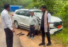गरियाबंद में भीषण सड़क हादसा, जिला पंचायत अध्यक्ष की इनोवा से भिड़ी पिकअप