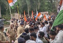 कोरबा में सड़कों और जलभराव की समस्याओं को लेकर निगम का घेराव, युवा कांग्रेस-NSUI ने किया प्रदर्शन
