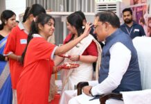 मुख्यमंत्री निवास में आत्मीय माहौल में मना रक्षाबंधन, सीएम साय ने बहनों का लिया आशीर्वाद