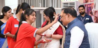 मुख्यमंत्री निवास में आत्मीय माहौल में मना रक्षाबंधन, सीएम साय ने बहनों का लिया आशीर्वाद
